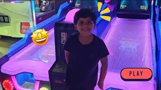 Nico Games brincando no parquinho do shopping - v&aacute;rios brinquedos divertidos!