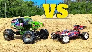Grave Gigger SMT10 vs Wltoys 104001 | Remote Control Car | RC Cars