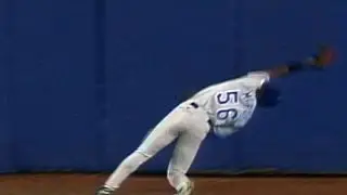 KC@NYY: McRae makes incredible catch in center field