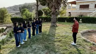 صوتٌ تنبض بالأمل، وأرضٌ تروي الحلم.