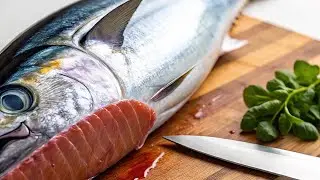 Process cutting & fillet yellowfin Tuna fresh use knife sharp,