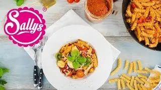 Pasta Caprese / Pasta mit rotem Pesto und Mozzarella / schnelle Küche / Sallys Welt