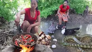 Survival skills: Catch snake & duck in forest, Egg cooking underground for food, Crab cooking tasty