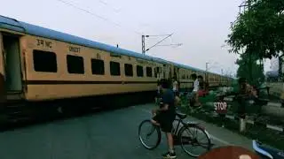 12195 Agra Fort ajmer intercity express crossing prathvi nath gate in Agra