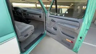 ▶️ 1997 Ford F-250 HD 4x4 7.5L 460ci V8 5-Speed Manual Interior Video