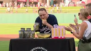 Joey Chestnut sets world record for popcorn eating