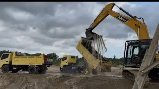 Excavator vs Sand! Loading Process to Dump Truck