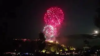 Komisch auf jeden Fall noch mal 