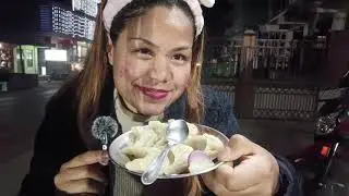 Я ем куриные крылышки 🍗 и момо 🥟 в заведении быстрого питания || Джовай