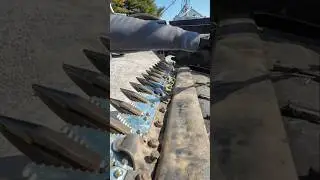 Quick tips when putting the cutterbar back in the Macdon FD75D Draper head WATCH YOUR FINGERS!!