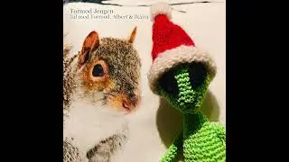 Albert spille Jingle Bells p&aring; fela (litt bedugget)