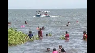 Decenas de veraneantes disfrutan de las aguas del Gran Lago de Nicaragua