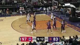 Daxter Miles Jr. attacks the rim!