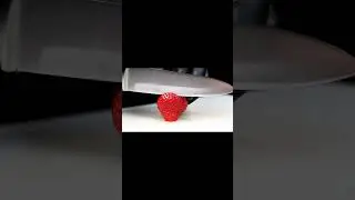 Cutting a Red Strawberry 🍓😋 #relax #goviral #strawberrycutting #world