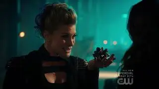Amunet Helps Killer frost Flash 04x21 S04E21