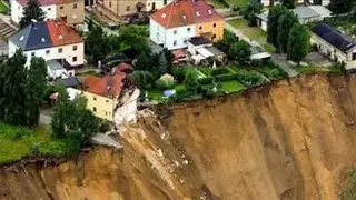 10 Disturbing Deadly Landslide Caught on Camera