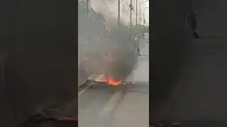 2.5 Million Pulsar T20 Fire On Road Lucknow Live Record |#viral #news #abpnews #lucknow #lucknownews