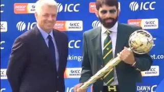 Misbah-ul-Haq receives ICC Test Championship mace