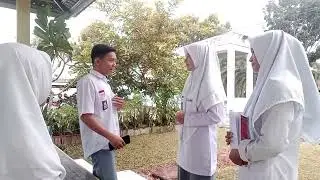 DIALOG PERKENALAN BAHASA INGGRIS (4 ORANG)