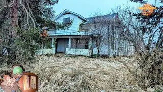 Check Out All The Antiques Littered Throughout This Crazy FORSAKEN Farmhouse! 10yrs ABANDONED √180