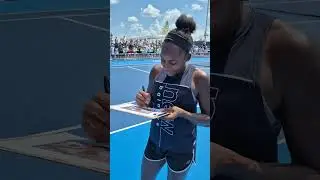 Coco Gauff signs an childhood photo of herself at Cincinnati Open #tennis #sports #wta