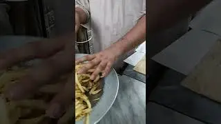 Afghani Burger |peshawar Street Food | Afghani chips Burger | #shorts #shortyt #afghaniburger