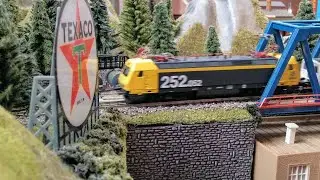 Renfe 252 Taxi with sound from Arnold + Talgo, N scale.