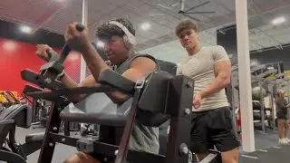 GYM VLOG| EP. 4 ARM DAY| CHRISTMAS EVE EDITION🎄