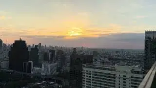 Bangkok - Sun disappears behind clouds #bkk #clouds #sunset #view #smog