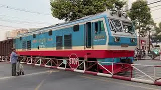 (55) D19E-936 kéo tàu SE7 qua chắn Võ Thị Sáu trong đầu năm 2026 (16:58 - 2/1/2026)