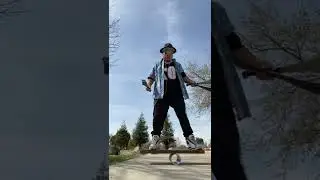 Juggling knives on rolla bolla