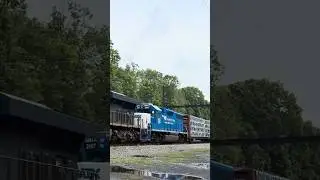 CSX L042 with 3 SD40-2&rsquo;S & CSX M409 with GMTX GP38-2 #2697
