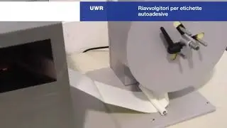 Stampante con svolgitore UWR e riavvolgitore RWR