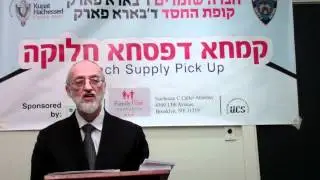 Rabbi Nachman Caller speaking at Kupas Hachesed and Boro Park Shomrim Pesach food distribution