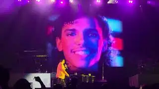 El Debarge performs 