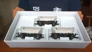 Accurascale 00 Gauge PCA Rugby Cement Wagon Review - The Full Rake