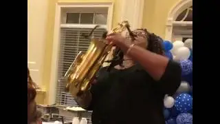 Saxophonist Luefras serenades couple with &ldquo;Just the Two of Us&rdquo;