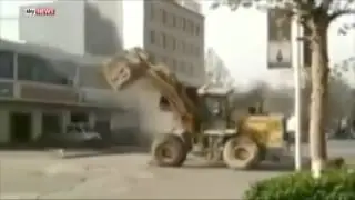 Video: Rival construction companies get into bulldozer street fight in China