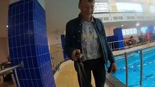 Gekleed zwemmen bij de Rotterdamse reddingsbrigade