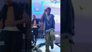 Мы с глупым танцуем