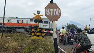 Railroad Crossing Indonesia || Perlintasan Kereta Api || Railway Crossings || Palang Kereta Api