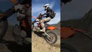 Stand on the pegs and pin it✊🏻✊🏻#hillclimb #dirtbike #shorts #enduro #hardenduro