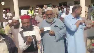 Cash aid to flood victims in Bagh and Buner in Pakistan