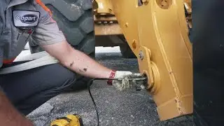Why Cat&reg; Linkage Pins Work Best in Your Wheel Loader