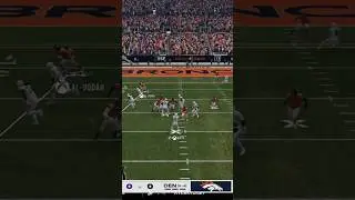 Jalen Hurts quickly gets the ball to Jeremiyah Love who takes it in for a touchdown #vikings #madden