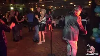 Rob van Daal zingt Chérie voor Mieny Bloemers