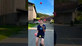 V&ouml;llig losgel&ouml;st 5 B&auml;lle auf Einrad! #tricks #juggling #einrad #artistic