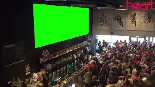 Crowd Reaction to Green Screen