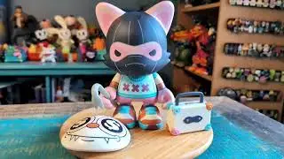 Four Finger Discount Janky SuperJanky Superplastic Vinyl Figure Review