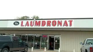 Chet Garner Visits the Laumdronat!